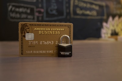 Memory-R2: Asignación justa de crédito para agentes LLM con memoria de horizonte largo