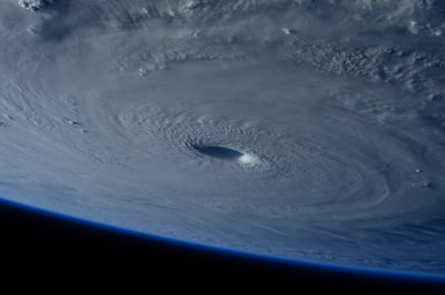 Mejora en la predicción de eventos extremos usando IA físicamente informada