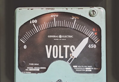 La importancia de la validación experimental en modelos de IA para baterías