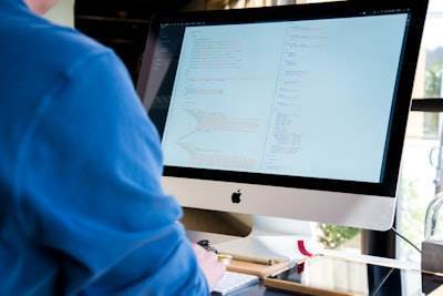 ¿Cómo el software web personalizado ayuda al trabajo remoto sostenible?
