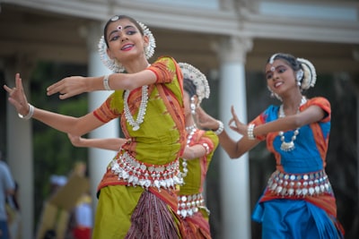 ¿Entiende la IA la danza cultural? Benchmark NRITYAM