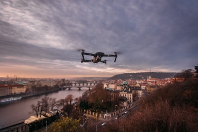 Localització semàntica estable per a UAVs sense GNSS