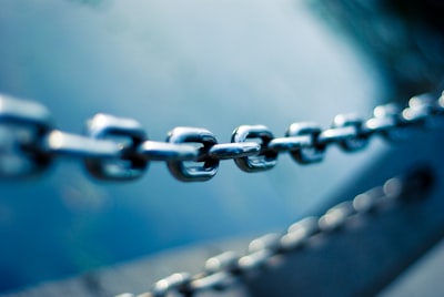 Compresión eficiente de cadenas de pensamiento con UCoT