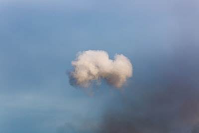 La Lucha de la Nube Contra la Entropía