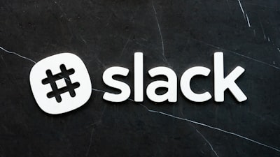 Claude Tag: agente de IA colaborativo en Slack