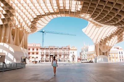 Contrata un empleado virtual de IA en Sevilla