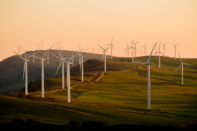Predicción de potencia eólica integrando variables del terreno