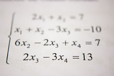 Resolución de PDEs no lineales con regresión gaussiana multifidelidad