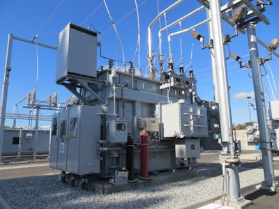 IA y Transformers revolucionan extracción de capacitancia