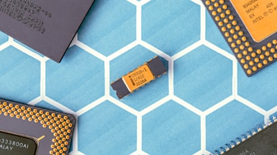 Récord en hardware cuántico real con Simon