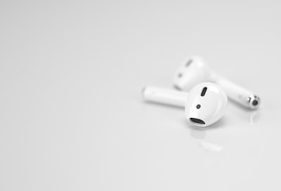 Tus AirPods necesitan limpieza: usa esta herramienta de $6.