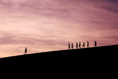Más allá del antropomorfismo: No-humanidad y similitud estructural en la autorevelación hacia la IA