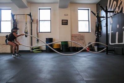Control de curvatura para entrenamiento estable de Transformers