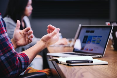 Optimiza tu comunicación de crisis con IA en Murcia
