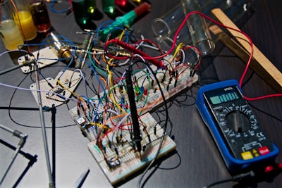 Automated Analog Circuit Design with Self-Improving LLM Agents