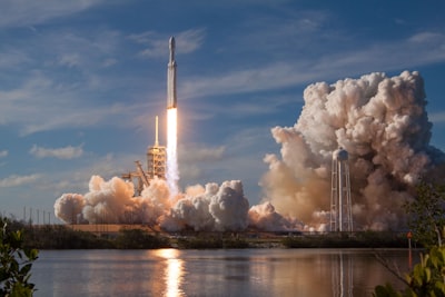 La explosión de New Glenn y la carrera por internet satelital