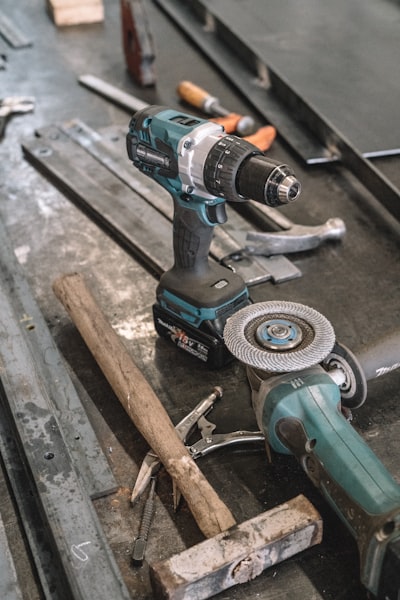 Ofertas en kits de herramientas DeWalt, Milwaukee y Ryobi