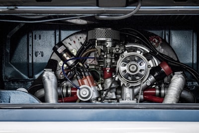 Cómo los simuladores web revolucionan la ingeniería automotriz