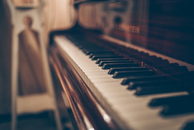 Generación de interpretaciones de piano con IA