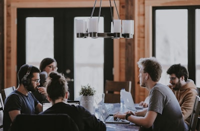 Roles clave en la automatización de documentos legales
