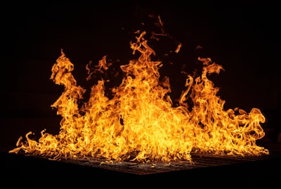 Destilación progresiva para detección de incendios en tiempo real