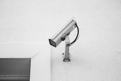Análisis y compensaciones óptimas en privacidad diferencial