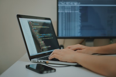 ¿Cómo estimar el costo total de subcontratación de programación?