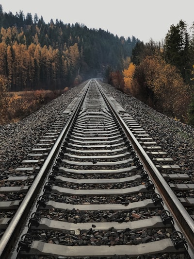 Estrategias de optimización de rutas en redes ferroviarias heterogéneas