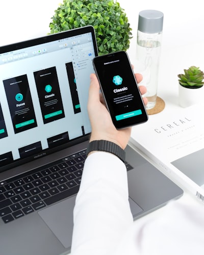 Ventajas del portal de socios con automatización para equipos híbridos
