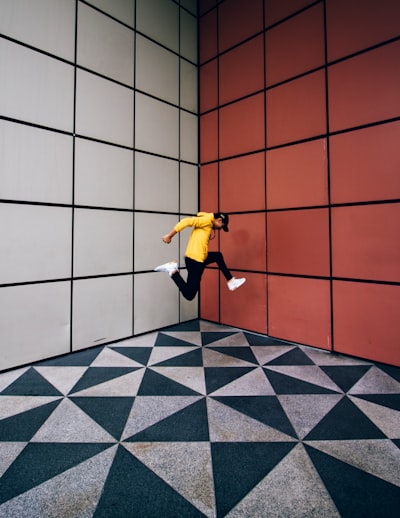 Locura Virtual: El Suelo en Movimiento