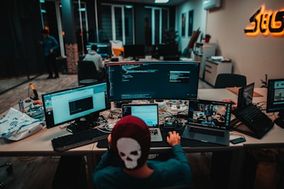 Cómo los agentes de software aprenden de sus propios errores