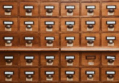 Organización y archivo de correos en Gmail antiguo.