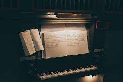 Componiendo música con sentimiento con IA armónica
