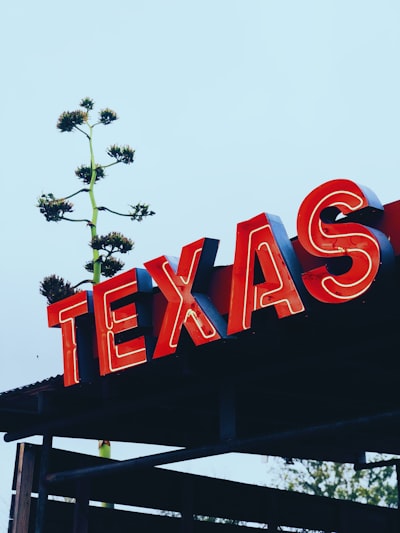 Evita sanciones por IA discriminatoria en Texas