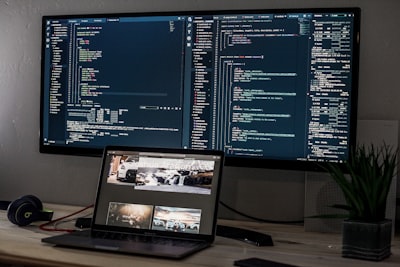 Dónde encontrar información sobre software de gestión de centros de tutoría