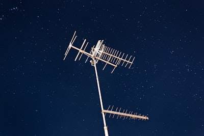 Resource Allocation in Cooperative Satellite Constellations with Fault Awareness through Decentralized Reinforced Learning