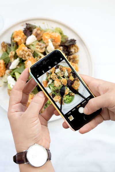 Descubre las mejores apps de entrega de comida para cenar hoy