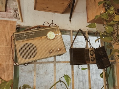 Cómo convertir una vieja radio en una estación de música 24/7