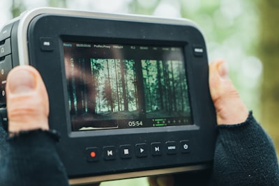 ¿Cómo la IA en la generación de vídeo apoya la sostenibilidad y eficiencia?