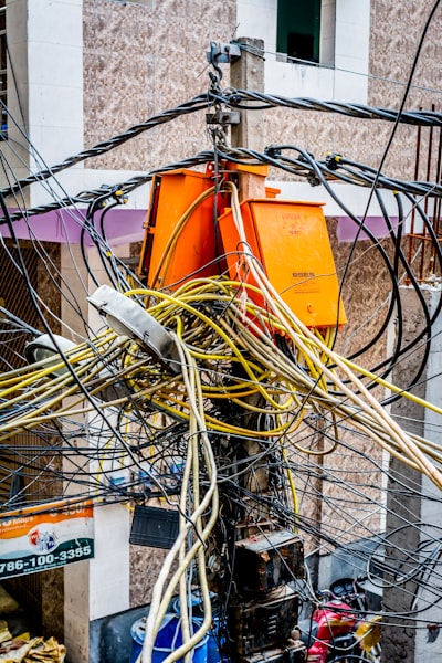 Internet lucha con cables, energía y consigo mismo