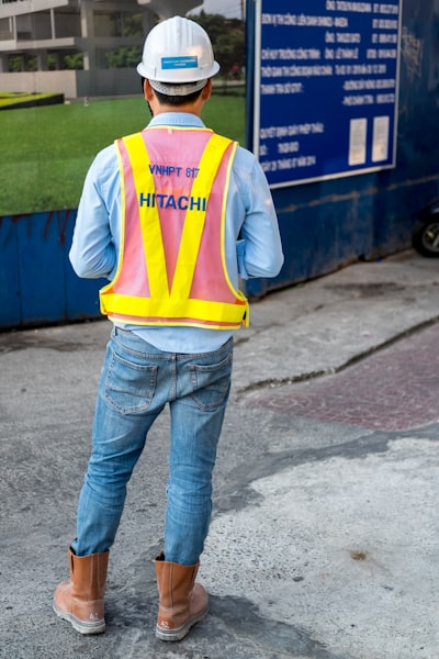 IMPACT-HOI: Construcción parcial supervisada de eventos HOI anclados al inicio