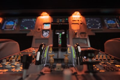 Mejora de robustez en control de vuelo mediante modelos interpretables