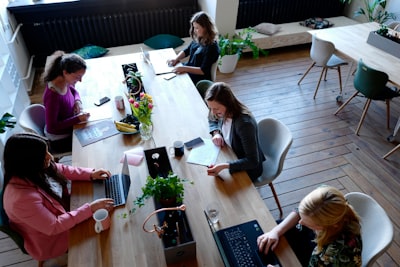 Cómo colocar etapas de supervisión en flujos de trabajo de IA