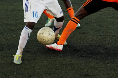 Biomecánica y hábitos: por qué los jugadores cortan sus calcetines