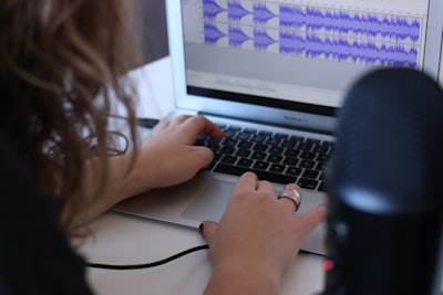 Creando una herramienta de transcripción auditiva: Una profundidad en métricas WER