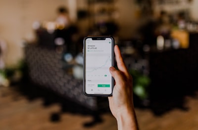Beneficios financieros de apps móviles para equipos de campo