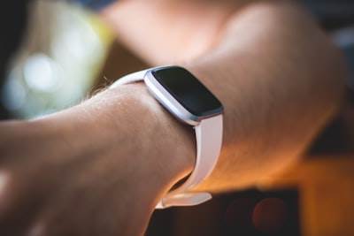 Cómo vincular dispositivos ponibles en apps de fitness