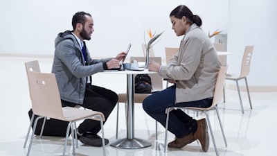 ¿IA conversacional reduce errores humanos?