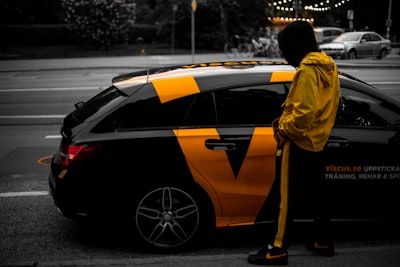 Selección de tasa y cliente para el aprendizaje federado vehicular