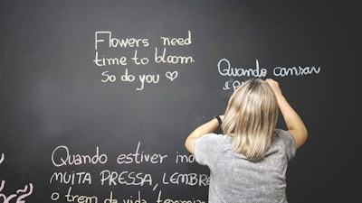 Autoencoders de Grafos como Aprendices Contrastivos Implícitos